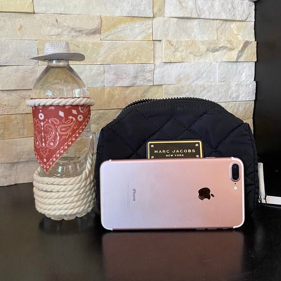 Last 1‼️ NWT MARC JACOBS M0011326 QUILTED COSMETIC CASE - Picture 13 of 13